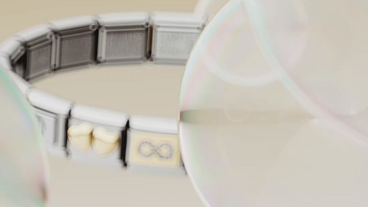 Nomination Italy advertisement video for the composable Nomination Italy yellow gold bracelet. 